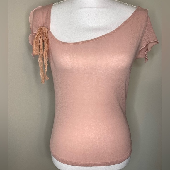 One ❤️ Women Flutter Sleeve Pale Pink Top Blouse Size Medium - Picture 1 of 6